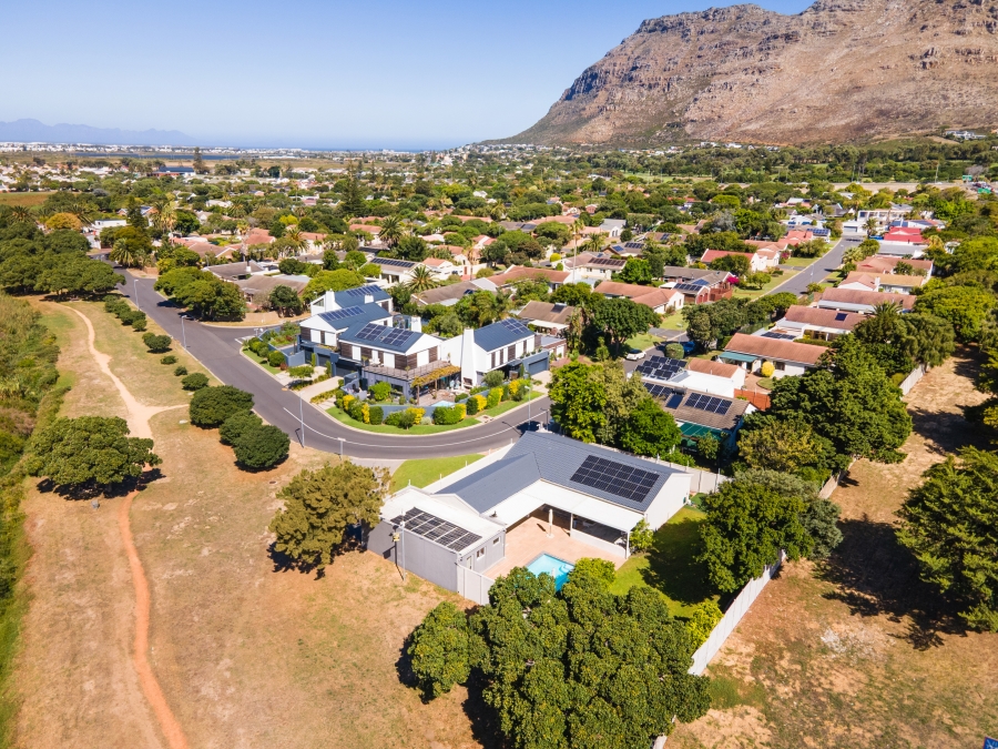 3 Bedroom Property for Sale in Kirstenhof Western Cape